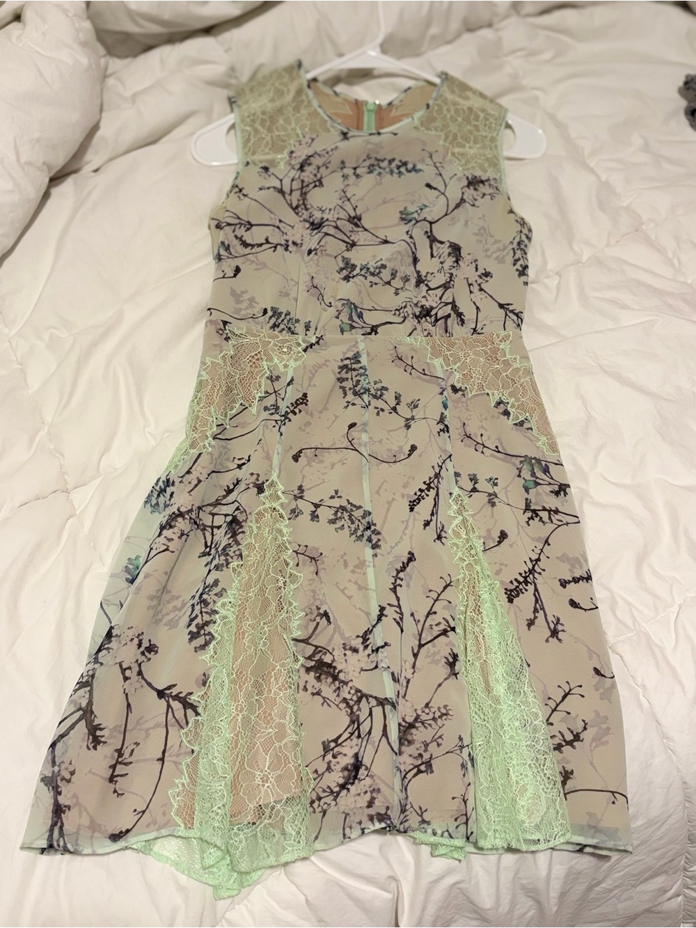 Floral Lace Inset Sleeveless Dress in Light Green
